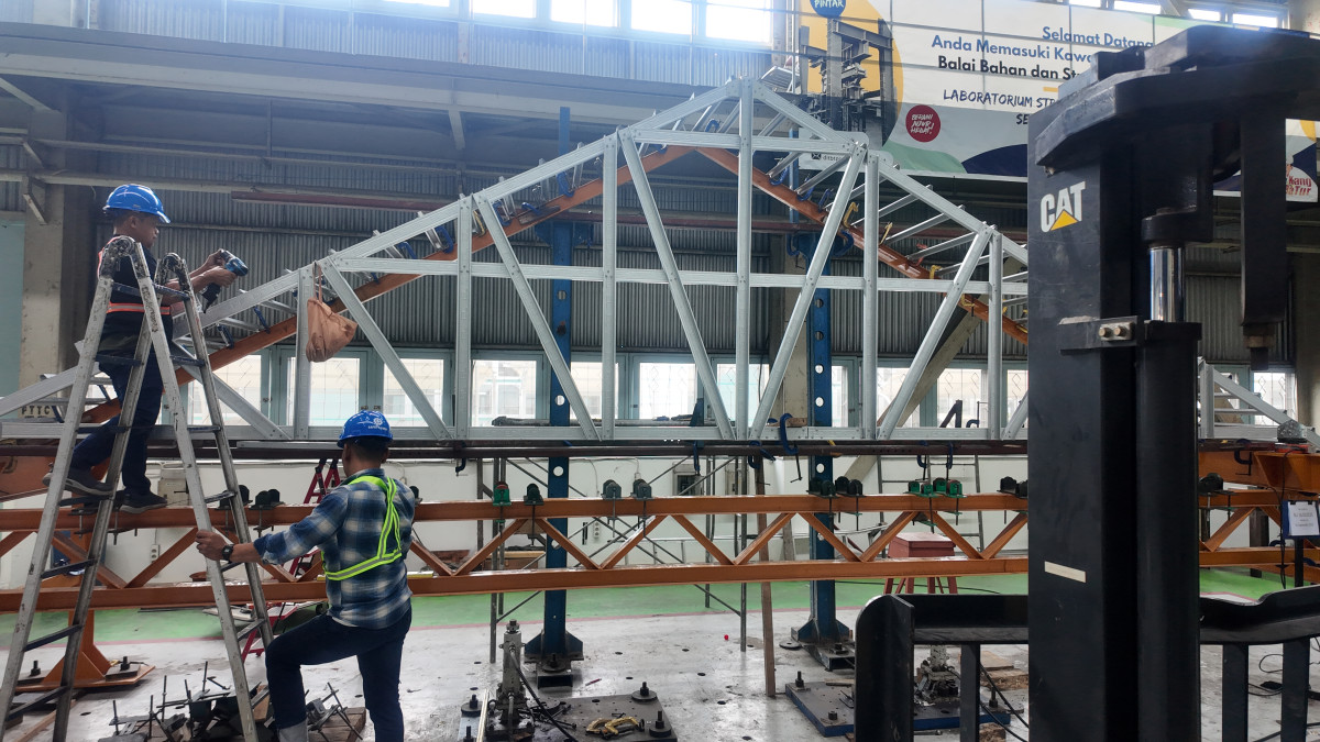 Persiapan Pengujian Prima Supreme Truss: Komitmen PrimaRoof terhadap Kualitas dan Standar Nasional