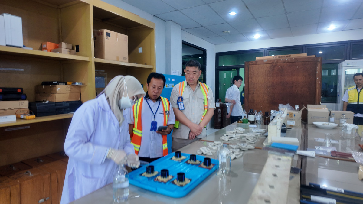 Pengujian Prima Supreme di Laboratorium Unit Pengelola Penilaian Kesesuaian Bahan dan Barang Teknik Provinsi DKI Jakarta.