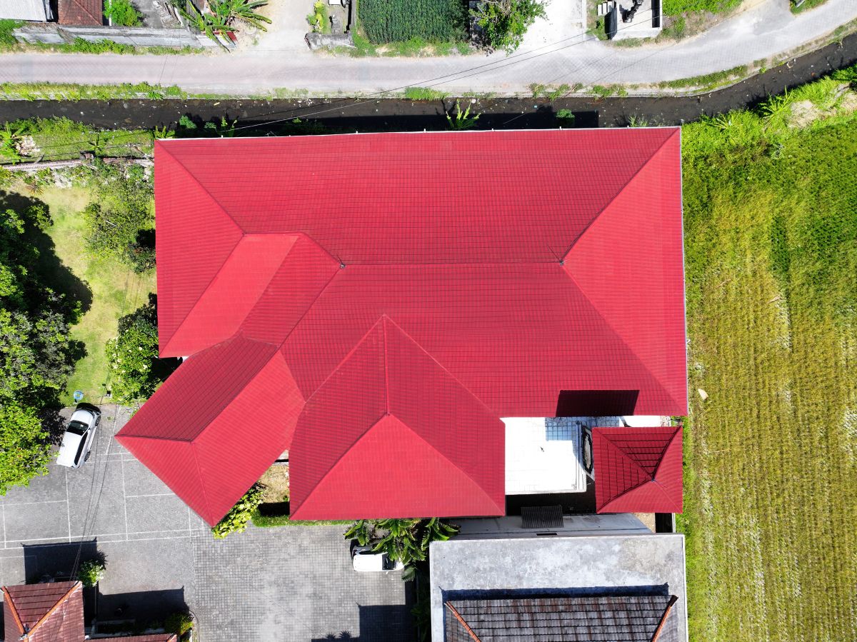 Prima Roof Stone 2×4 Inti Flame Red Digunakan pada Proyek Aula Yayasan di Kapal, Mengwi, Bali